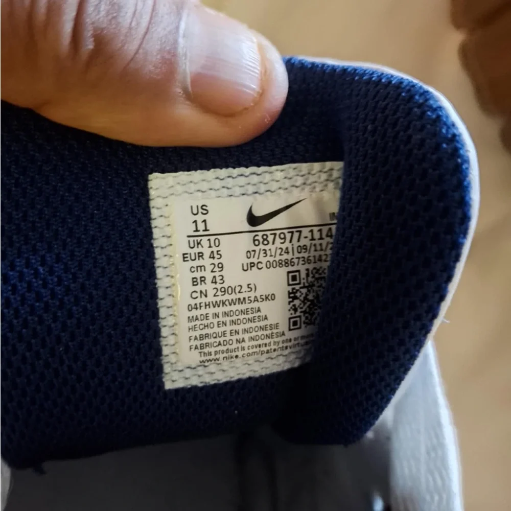 Nike Air Max Men's White and Blue Sneakers - Picture 2 of 3